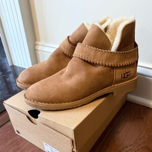 UGG Women's McKay Winter Boot 8.5 Brand New